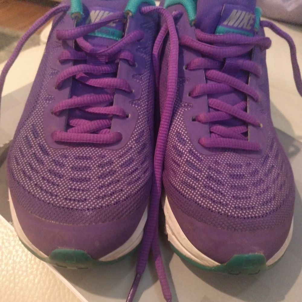 Nike Girls running shoes Like new